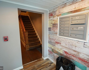 308 N Division Street - Photo Thumbnail 3