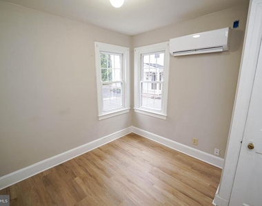 308 N Division Street - Photo Thumbnail 16