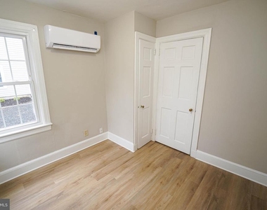 308 N Division Street - Photo Thumbnail 15