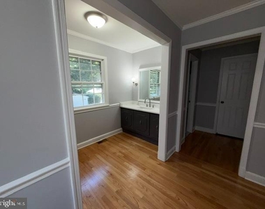 15820 Wayne Avenue - Photo Thumbnail 12