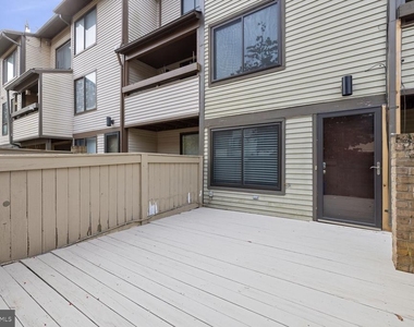 9406 Collette Way - Photo Thumbnail 13