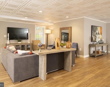 1699 Yale Place - Photo Thumbnail 18