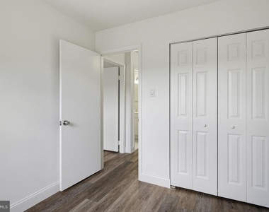 8769 Hayshed Lane - Photo Thumbnail 15