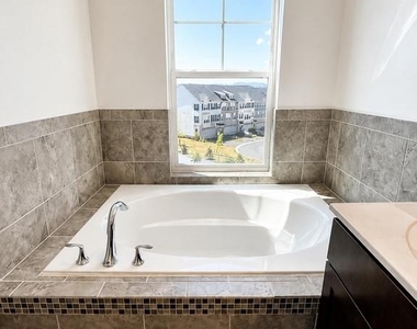 5845 Bella Marie Way - Photo Thumbnail 46