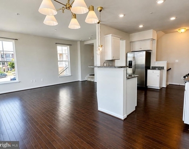 5845 Bella Marie Way - Photo Thumbnail 13