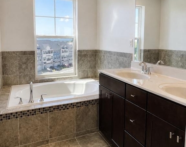 5845 Bella Marie Way - Photo Thumbnail 43