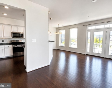 5845 Bella Marie Way - Photo Thumbnail 4