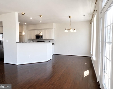 5845 Bella Marie Way - Photo Thumbnail 8