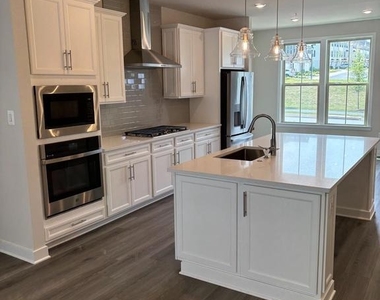 10140 Lake Linganore Boulevard - Photo Thumbnail 2