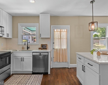 3027 Lavender Avenue - Photo Thumbnail 10