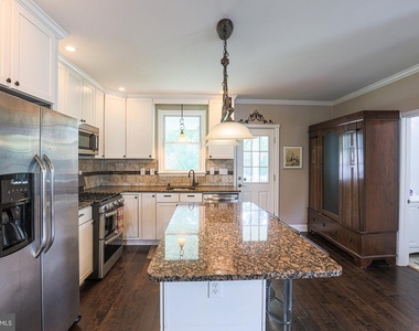 215 Clarendon Avenue - Photo Thumbnail 23