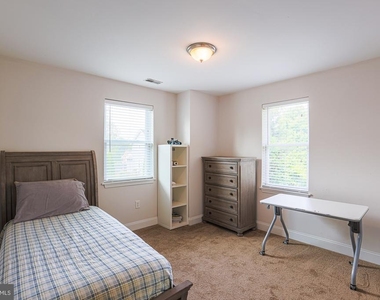 215 Clarendon Avenue - Photo Thumbnail 35