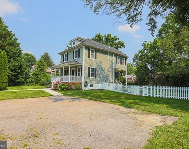 215 Clarendon Avenue - Photo Thumbnail 3