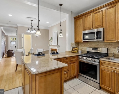 2106 Fleet Street - Photo Thumbnail 12