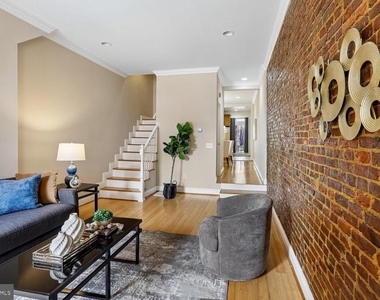 2106 Fleet Street - Photo Thumbnail 5