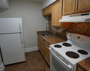 804 Cathedral St - Photo Thumbnail 3