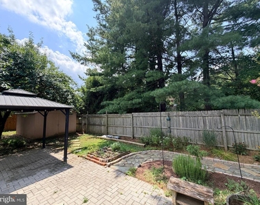 1458 Ashwood Court - Photo Thumbnail 17