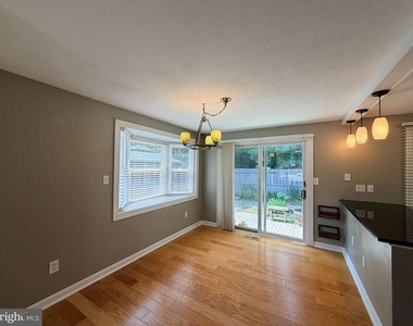 1458 Ashwood Court - Photo Thumbnail 3