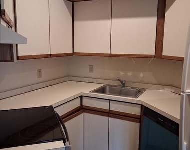 1504 N Broom Street - Photo Thumbnail 4