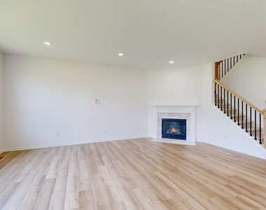 826 Kuss Drive - Photo Thumbnail 2