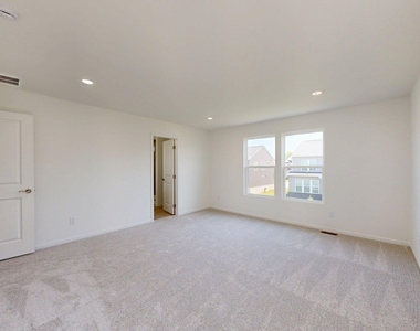 826 Kuss Drive - Photo Thumbnail 7