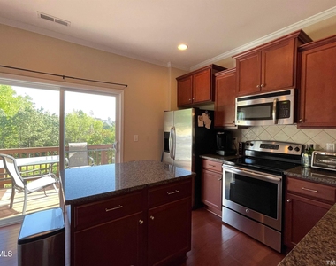1002 Summerhouse Road - Photo Thumbnail 5