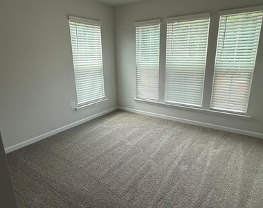 260 Ravenscraig Park Place - Photo Thumbnail 18