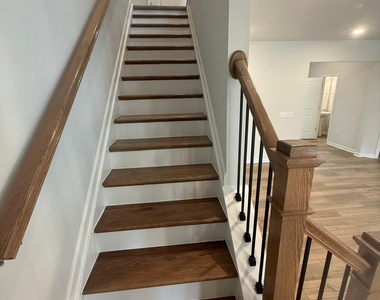 260 Ravenscraig Park Place - Photo Thumbnail 3