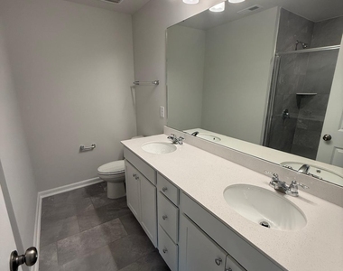 260 Ravenscraig Park Place - Photo Thumbnail 12