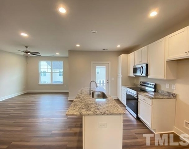 904 Hillman Lane - Photo Thumbnail 18