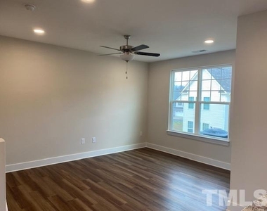 904 Hillman Lane - Photo Thumbnail 6