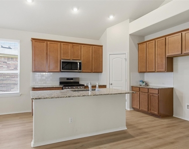 106 Barley Fork Ln - Photo Thumbnail 7