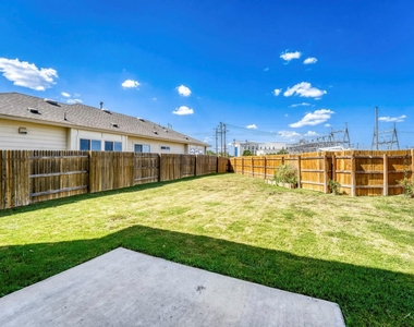 202 Driftwood Ln - Photo Thumbnail 19