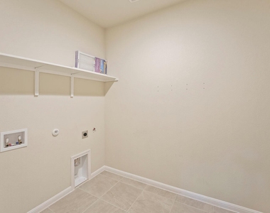 202 Driftwood Ln - Photo Thumbnail 6