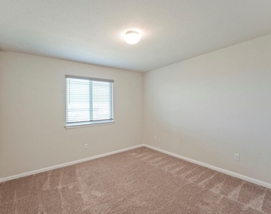 202 Driftwood Ln - Photo Thumbnail 10
