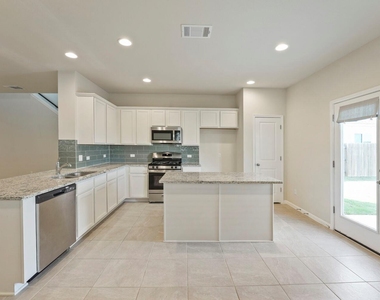 202 Driftwood Ln - Photo Thumbnail 9