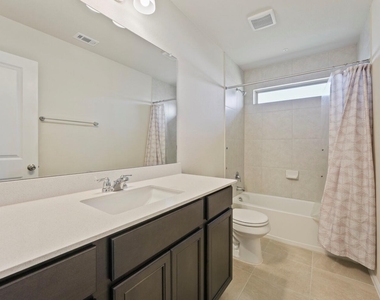 202 Driftwood Ln - Photo Thumbnail 11