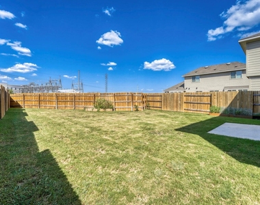 202 Driftwood Ln - Photo Thumbnail 17