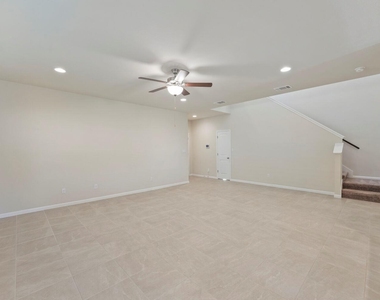 202 Driftwood Ln - Photo Thumbnail 3
