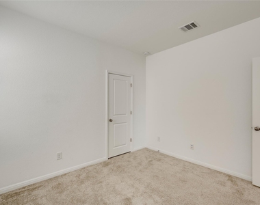 4509 Lucabella Ln - Photo Thumbnail 3