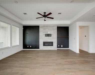 4509 Lucabella Ln - Photo Thumbnail 2