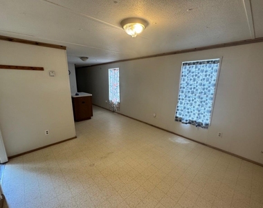 301 Whitetail Ln - Photo Thumbnail 9