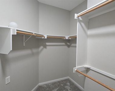 3300 Forest Creek Dr - Photo Thumbnail 15