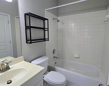 3300 Forest Creek Dr - Photo Thumbnail 18