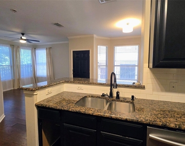 3300 Forest Creek Dr - Photo Thumbnail 7