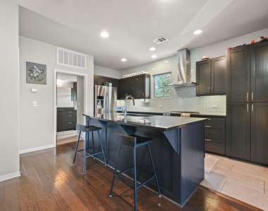 1142 Lost Creek Blvd - Photo Thumbnail 6
