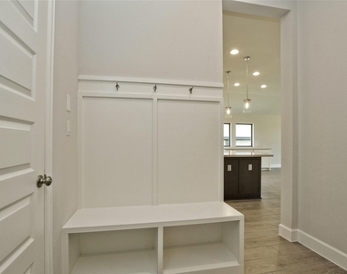 612 Jefferson Dr - Photo Thumbnail 13