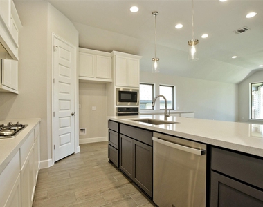 612 Jefferson Dr - Photo Thumbnail 10
