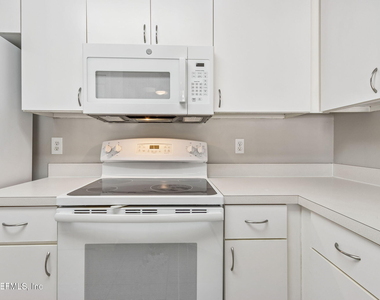 800 Ironwood Drive - Photo Thumbnail 14