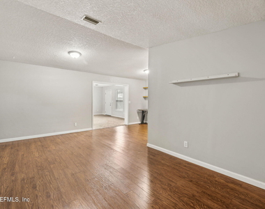 7600 Pheasant Run Drive - Photo Thumbnail 20